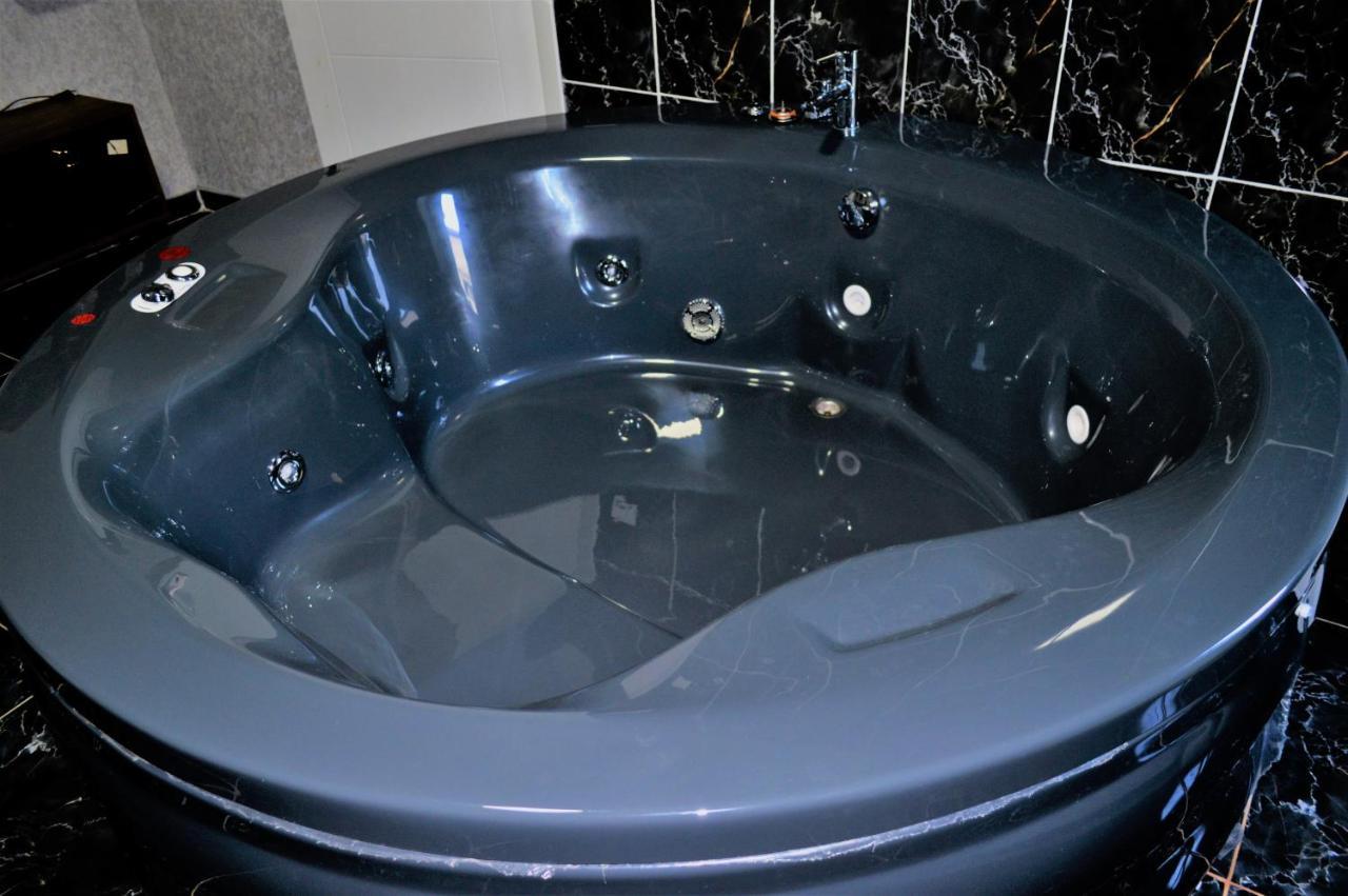 Vip Suit Otel Istanboel Buitenkant foto
